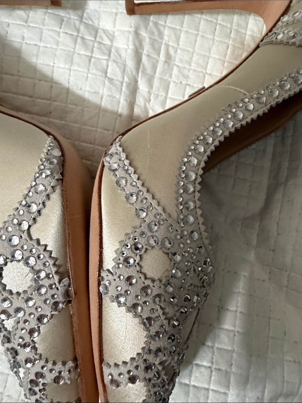 Badgley Mischka Women's Ivory Embellished Pointed-Toe Pumps - Picture 6 of 9